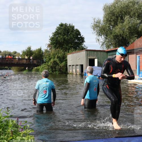 31.08.2025 - Elbe Triathlon Hamburg Luisa Fischer http://msf.ph/oto/8684488 31.08.2025 10:28:45 Schwimmen 1172, 1272 meine-sportfotos.de