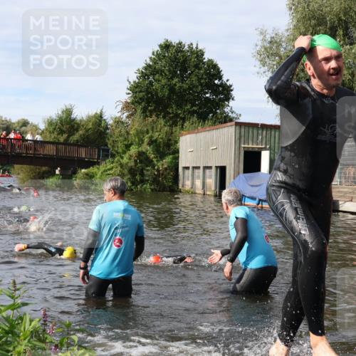 31.08.2025 - Elbe Triathlon Hamburg Luisa Fischer http://msf.ph/oto/8684503 31.08.2025 10:29:15 Schwimmen 1161, 1258, 1298 meine-sportfotos.de
