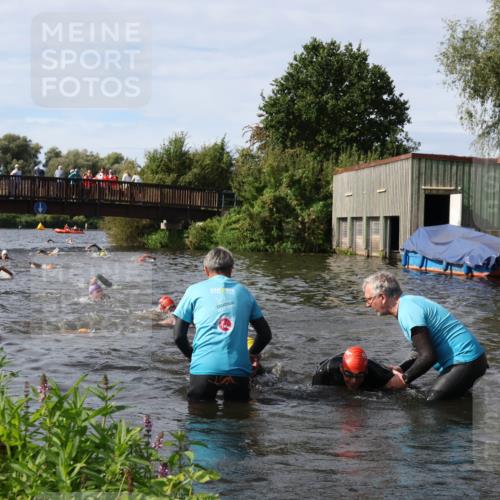 31.08.2025 - Elbe Triathlon Hamburg Luisa Fischer http://msf.ph/oto/8684511 31.08.2025 10:29:18 Schwimmen 1161, 1258, 1298 meine-sportfotos.de