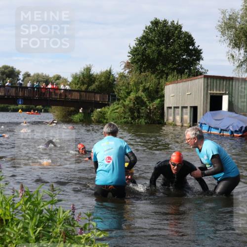 31.08.2025 - Elbe Triathlon Hamburg Luisa Fischer http://msf.ph/oto/8684512 31.08.2025 10:29:18 Schwimmen 1161, 1258, 1298 meine-sportfotos.de