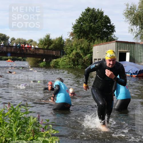 31.08.2025 - Elbe Triathlon Hamburg Luisa Fischer http://msf.ph/oto/8684529 31.08.2025 10:29:22 Schwimmen 1161, 1248, 1286, 1298 meine-sportfotos.de