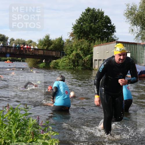 31.08.2025 - Elbe Triathlon Hamburg Luisa Fischer http://msf.ph/oto/8684532 31.08.2025 10:29:22 Schwimmen 1161, 1248, 1286, 1298 meine-sportfotos.de