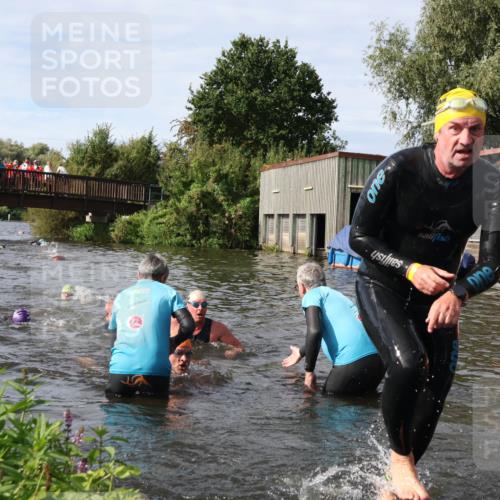 31.08.2025 - Elbe Triathlon Hamburg Luisa Fischer http://msf.ph/oto/8684534 31.08.2025 10:29:23 Schwimmen 1161, 1248, 1286, 1298 meine-sportfotos.de