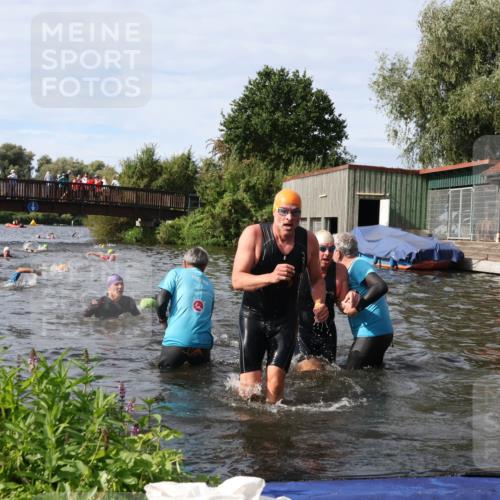 31.08.2025 - Elbe Triathlon Hamburg Luisa Fischer http://msf.ph/oto/8684549 31.08.2025 10:29:26 Schwimmen 1161, 1248, 1286, 1298, 1301 meine-sportfotos.de