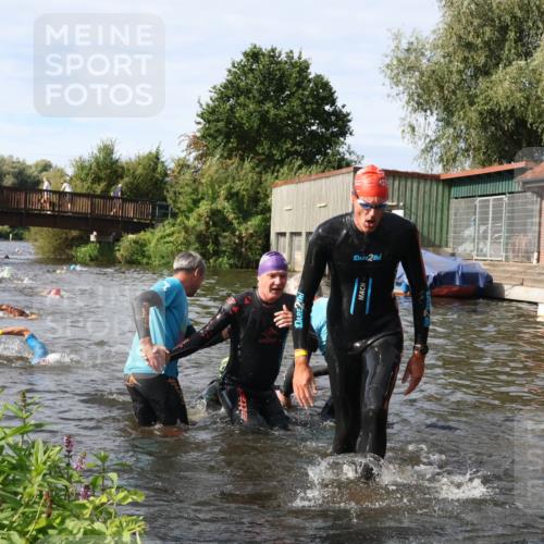 31.08.2025 - Elbe Triathlon Hamburg Luisa Fischer http://msf.ph/oto/8684573 31.08.2025 10:29:32 Schwimmen 772, 1248, 1265, 1274, 1286, 1301 meine-sportfotos.de