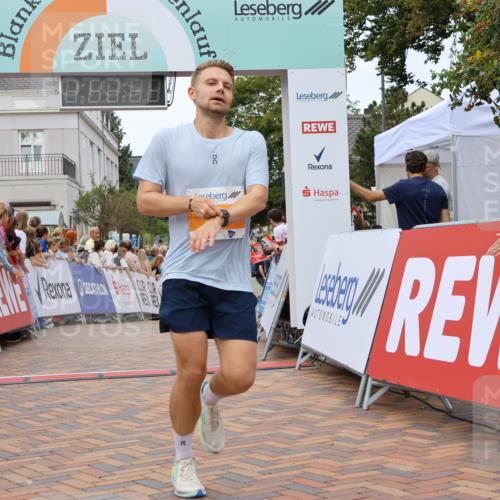 31.08.2025 - 21. Blankeneser Heldenlauf Strokosch-Dieckow http://msf.ph/oto/8684574 31.08.2025 12:02:19 Ziel 5472, 5703, 4029 meine-sportfotos.de