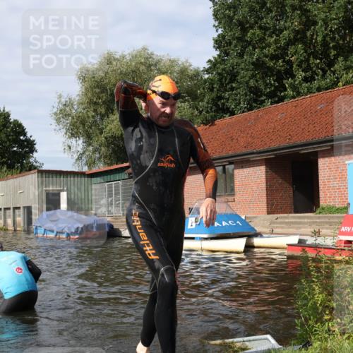 31.08.2025 - Elbe Triathlon Hamburg Luisa Fischer http://msf.ph/oto/8684609 31.08.2025 10:29:46 Schwimmen 1281, 1297, 1312 meine-sportfotos.de