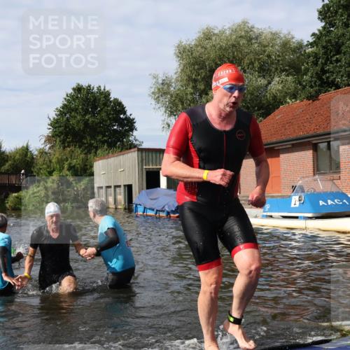 31.08.2025 - Elbe Triathlon Hamburg Luisa Fischer http://msf.ph/oto/8684623 31.08.2025 10:29:52 Schwimmen 1255, 1273, 1281, 1312 meine-sportfotos.de