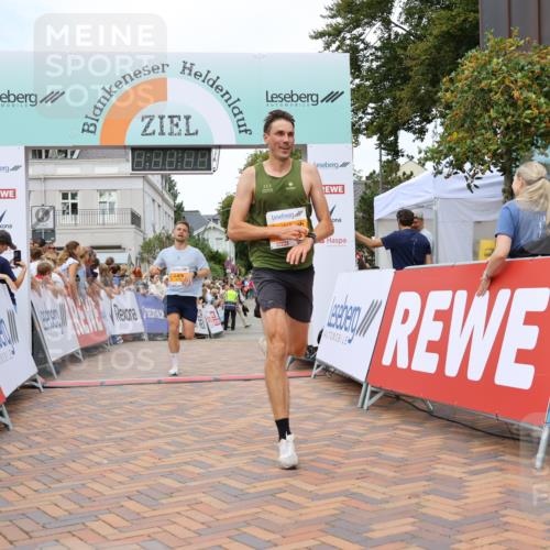 31.08.2025 - 21. Blankeneser Heldenlauf Strokosch-Dieckow http://msf.ph/oto/8684631 31.08.2025 12:02:17 Ziel 5472, 5703, 4029 meine-sportfotos.de
