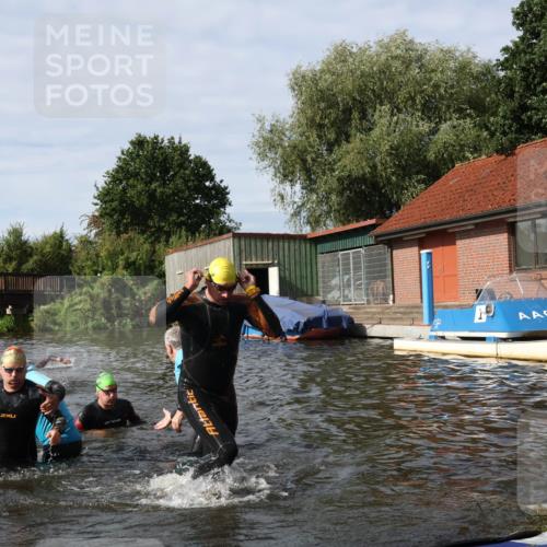 31.08.2025 - Elbe Triathlon Hamburg Luisa Fischer http://msf.ph/oto/8684635 31.08.2025 10:29:58 Schwimmen 1255, 1273, 1303, 1312, 1323 meine-sportfotos.de