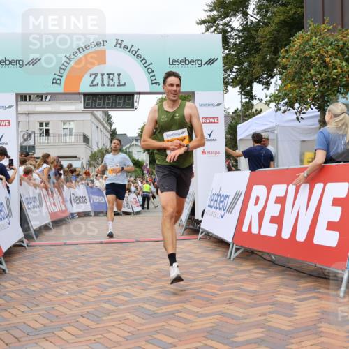 31.08.2025 - 21. Blankeneser Heldenlauf Strokosch-Dieckow http://msf.ph/oto/8684639 31.08.2025 12:02:17 Ziel 5472, 5703, 4029 meine-sportfotos.de