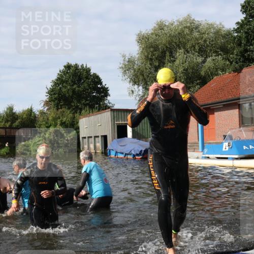 31.08.2025 - Elbe Triathlon Hamburg Luisa Fischer http://msf.ph/oto/8684641 31.08.2025 10:30:00 Schwimmen 1255, 1273, 1303, 1323 meine-sportfotos.de