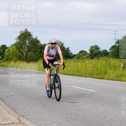 31.08.2025 - Elbe Triathlon Hamburg Michael Burmester http://msf.ph/oto/8684642 31.08.2025 11:22:46 Radfahren 1499, 1557, 1559 meine-sportfotos.de