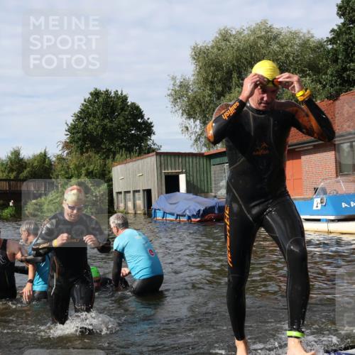 31.08.2025 - Elbe Triathlon Hamburg Luisa Fischer http://msf.ph/oto/8684643 31.08.2025 10:30:00 Schwimmen 1255, 1273, 1303, 1323 meine-sportfotos.de