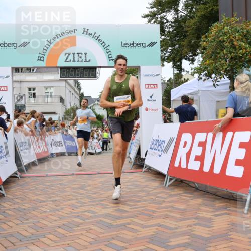 31.08.2025 - 21. Blankeneser Heldenlauf Strokosch-Dieckow http://msf.ph/oto/8684645 31.08.2025 12:02:17 Ziel 5472, 5703, 4029 meine-sportfotos.de