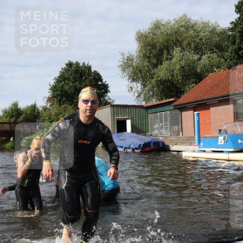 31.08.2025 - Elbe Triathlon Hamburg Luisa Fischer http://msf.ph/oto/8684648 31.08.2025 10:30:01 Schwimmen 1255, 1273, 1303, 1323 meine-sportfotos.de