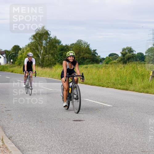 31.08.2025 - Elbe Triathlon Hamburg Michael Burmester http://msf.ph/oto/8684650 31.08.2025 11:22:51 Radfahren 1545, 1557, 1559 meine-sportfotos.de