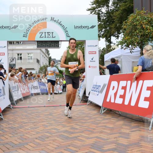 31.08.2025 - 21. Blankeneser Heldenlauf Strokosch-Dieckow http://msf.ph/oto/8684653 31.08.2025 12:02:17 Ziel 5472, 5703, 4029 meine-sportfotos.de