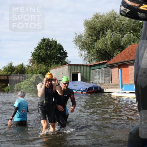 31.08.2025 - Elbe Triathlon Hamburg Luisa Fischer http://msf.ph/oto/8684654 31.08.2025 10:30:02 Schwimmen 1255, 1273, 1303, 1323 meine-sportfotos.de