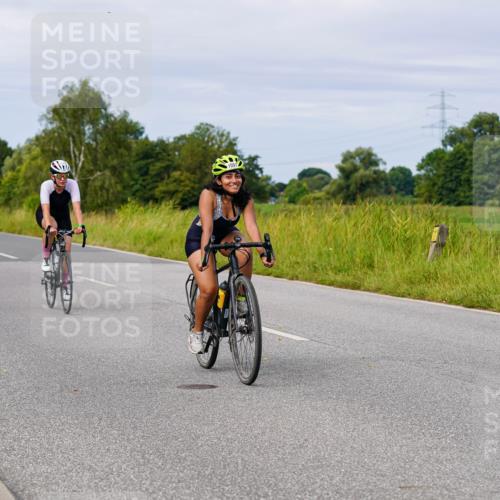 31.08.2025 - Elbe Triathlon Hamburg Michael Burmester http://msf.ph/oto/8684655 31.08.2025 11:22:51 Radfahren 1545, 1557, 1559 meine-sportfotos.de