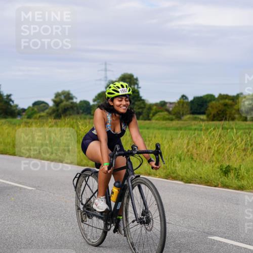 31.08.2025 - Elbe Triathlon Hamburg Michael Burmester http://msf.ph/oto/8684658 31.08.2025 11:22:52 Radfahren 1545, 1557, 1559 meine-sportfotos.de