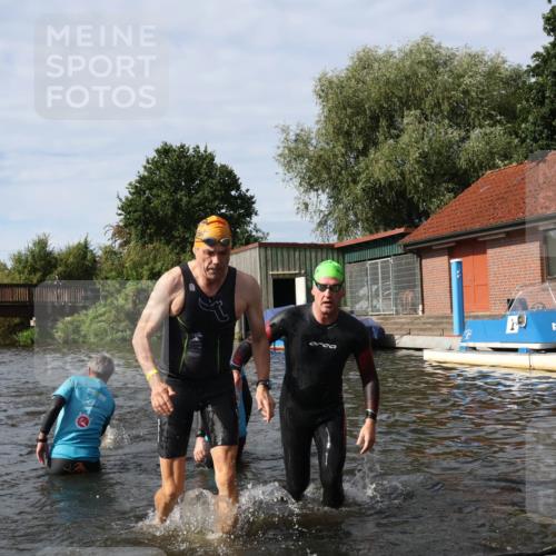 31.08.2025 - Elbe Triathlon Hamburg Luisa Fischer http://msf.ph/oto/8684660 31.08.2025 10:30:03 Schwimmen 1255, 1273, 1303, 1323 meine-sportfotos.de