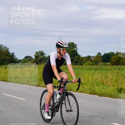 31.08.2025 - Elbe Triathlon Hamburg Michael Burmester http://msf.ph/oto/8684661 31.08.2025 11:22:53 Radfahren 1545, 1557, 1559 meine-sportfotos.de