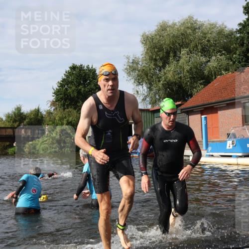 31.08.2025 - Elbe Triathlon Hamburg Luisa Fischer http://msf.ph/oto/8684665 31.08.2025 10:30:04 Schwimmen 1255, 1273, 1303, 1323 meine-sportfotos.de
