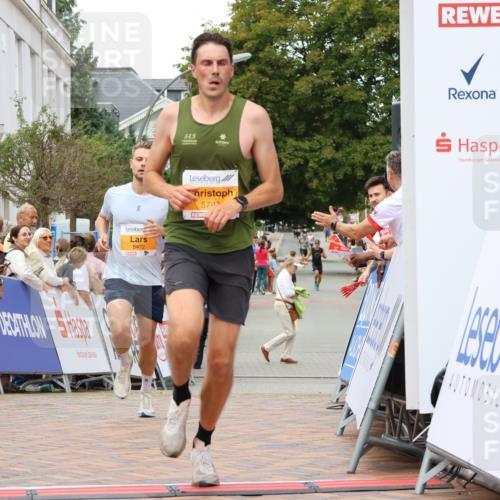 31.08.2025 - 21. Blankeneser Heldenlauf Strokosch-Dieckow http://msf.ph/oto/8684670 31.08.2025 12:02:16 Ziel 5472, 5703, 4029 meine-sportfotos.de