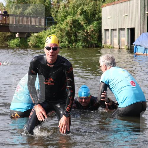 31.08.2025 - Elbe Triathlon Hamburg Luisa Fischer http://msf.ph/oto/8684673 31.08.2025 10:30:13 Schwimmen 1277, 1327 meine-sportfotos.de