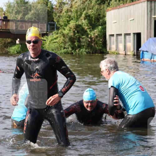31.08.2025 - Elbe Triathlon Hamburg Luisa Fischer http://msf.ph/oto/8684675 31.08.2025 10:30:13 Schwimmen 1277, 1327 meine-sportfotos.de