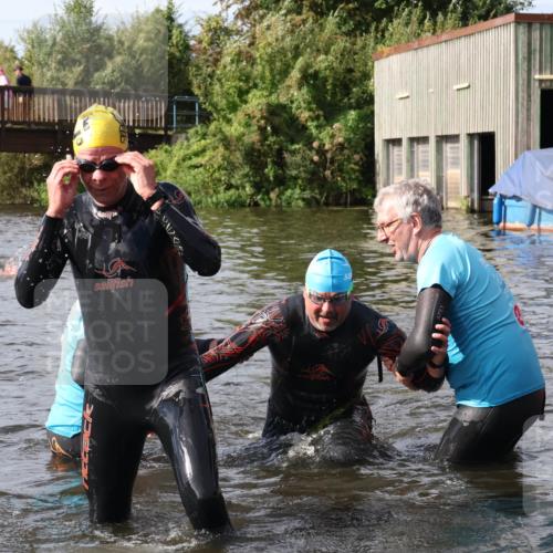 31.08.2025 - Elbe Triathlon Hamburg Luisa Fischer http://msf.ph/oto/8684676 31.08.2025 10:30:14 Schwimmen 1277, 1327 meine-sportfotos.de