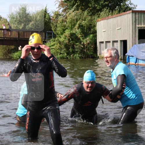 31.08.2025 - Elbe Triathlon Hamburg Luisa Fischer http://msf.ph/oto/8684677 31.08.2025 10:30:14 Schwimmen 1277, 1327 meine-sportfotos.de