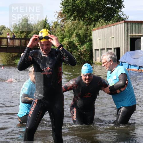 31.08.2025 - Elbe Triathlon Hamburg Luisa Fischer http://msf.ph/oto/8684682 31.08.2025 10:30:15 Schwimmen 1277, 1327 meine-sportfotos.de