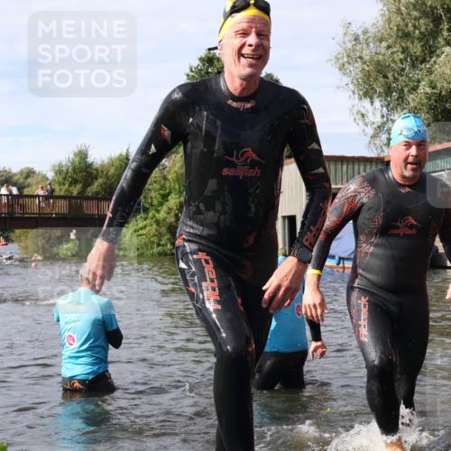 31.08.2025 - Elbe Triathlon Hamburg Luisa Fischer http://msf.ph/oto/8684695 31.08.2025 10:30:17 Schwimmen 1277, 1327 meine-sportfotos.de