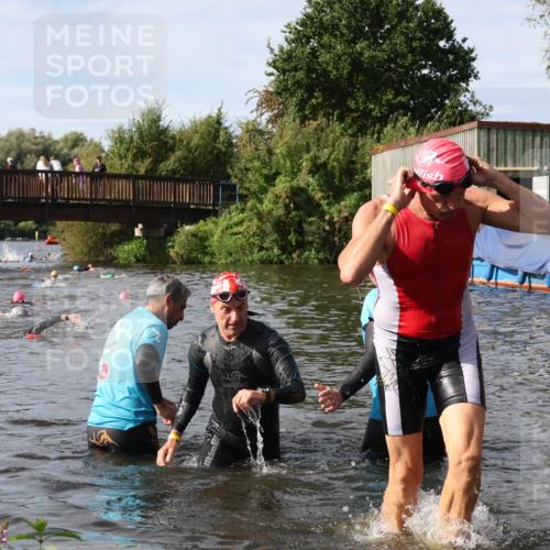 31.08.2025 - Elbe Triathlon Hamburg Luisa Fischer http://msf.ph/oto/8684704 31.08.2025 10:30:35 Schwimmen 1283, 1329 meine-sportfotos.de