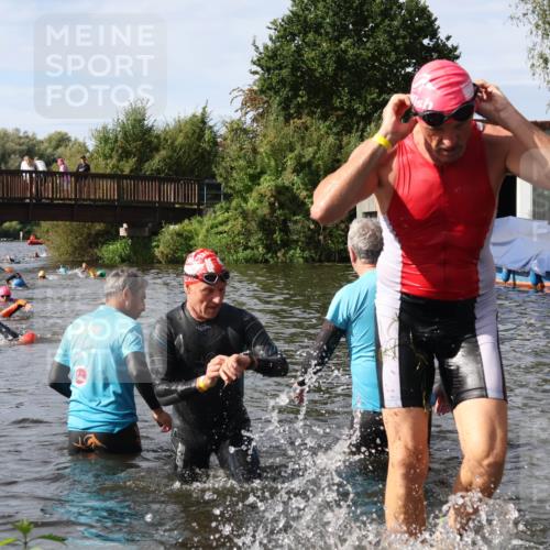 31.08.2025 - Elbe Triathlon Hamburg Luisa Fischer http://msf.ph/oto/8684707 31.08.2025 10:30:35 Schwimmen 1283, 1329 meine-sportfotos.de