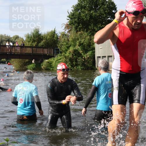 31.08.2025 - Elbe Triathlon Hamburg Luisa Fischer http://msf.ph/oto/8684709 31.08.2025 10:30:36 Schwimmen 1283, 1329 meine-sportfotos.de