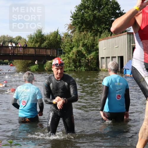 31.08.2025 - Elbe Triathlon Hamburg Luisa Fischer http://msf.ph/oto/8684711 31.08.2025 10:30:36 Schwimmen 1283, 1329 meine-sportfotos.de