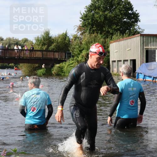 31.08.2025 - Elbe Triathlon Hamburg Luisa Fischer http://msf.ph/oto/8684717 31.08.2025 10:30:37 Schwimmen 1283, 1329 meine-sportfotos.de