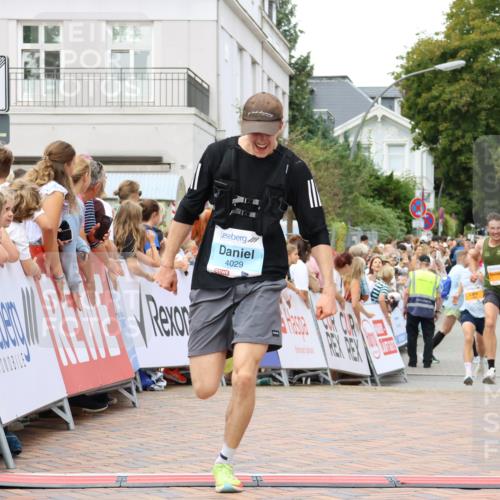 31.08.2025 - 21. Blankeneser Heldenlauf Strokosch-Dieckow http://msf.ph/oto/8684725 31.08.2025 12:02:14 Ziel 5472, 5703, 4029 meine-sportfotos.de