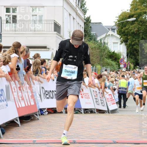 31.08.2025 - 21. Blankeneser Heldenlauf Strokosch-Dieckow http://msf.ph/oto/8684733 31.08.2025 12:02:14 Ziel 5472, 5703, 4029 meine-sportfotos.de