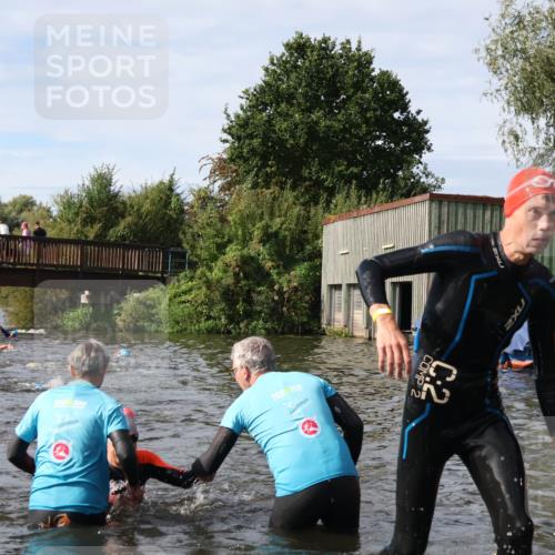 31.08.2025 - Elbe Triathlon Hamburg Luisa Fischer http://msf.ph/oto/8684738 31.08.2025 10:30:51 Schwimmen 1306, 1321, 1326 meine-sportfotos.de