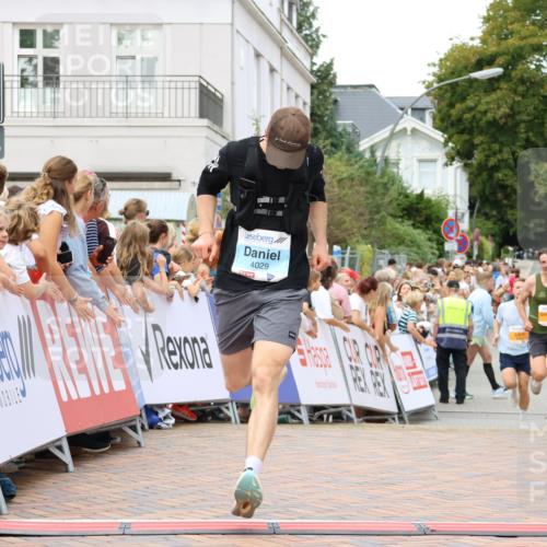 31.08.2025 - 21. Blankeneser Heldenlauf Strokosch-Dieckow http://msf.ph/oto/8684739 31.08.2025 12:02:14 Ziel 5472, 5703, 4029 meine-sportfotos.de
