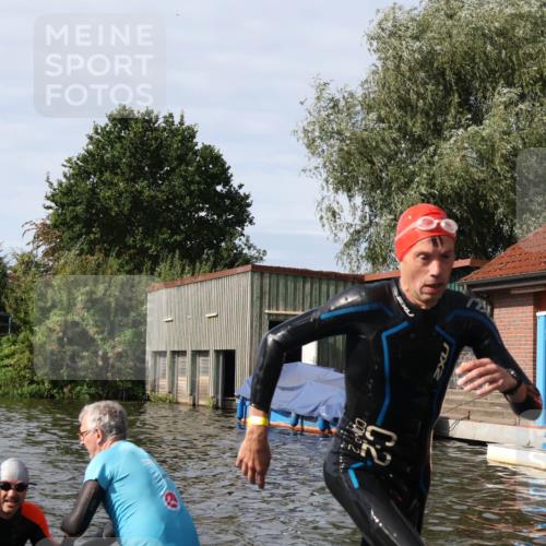 31.08.2025 - Elbe Triathlon Hamburg Luisa Fischer http://msf.ph/oto/8684741 31.08.2025 10:30:51 Schwimmen 1306, 1321, 1326 meine-sportfotos.de