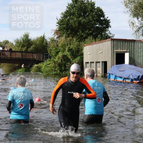31.08.2025 - Elbe Triathlon Hamburg Luisa Fischer http://msf.ph/oto/8684743 31.08.2025 10:30:53 Schwimmen 1280, 1306, 1321, 1326 meine-sportfotos.de