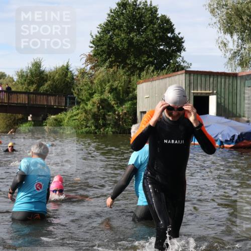 31.08.2025 - Elbe Triathlon Hamburg Luisa Fischer http://msf.ph/oto/8684749 31.08.2025 10:30:54 Schwimmen 1280, 1306, 1321, 1326 meine-sportfotos.de