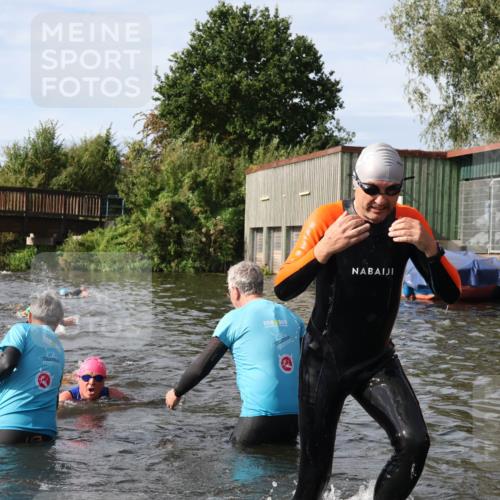31.08.2025 - Elbe Triathlon Hamburg Luisa Fischer http://msf.ph/oto/8684751 31.08.2025 10:30:54 Schwimmen 1280, 1306, 1321, 1326 meine-sportfotos.de