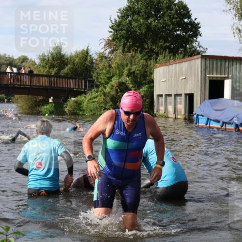 31.08.2025 - Elbe Triathlon Hamburg Luisa Fischer http://msf.ph/oto/8684753 31.08.2025 10:30:59 Schwimmen 1280, 1306, 1321 meine-sportfotos.de