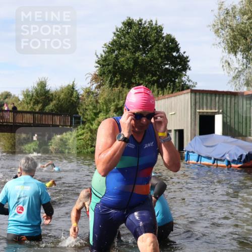31.08.2025 - Elbe Triathlon Hamburg Luisa Fischer http://msf.ph/oto/8684758 31.08.2025 10:31:00 Schwimmen 1280, 1306, 1321 meine-sportfotos.de
